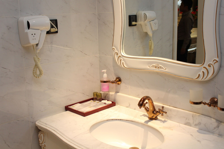 Bathroom 5, Hoang Trieu Hotel, District 7