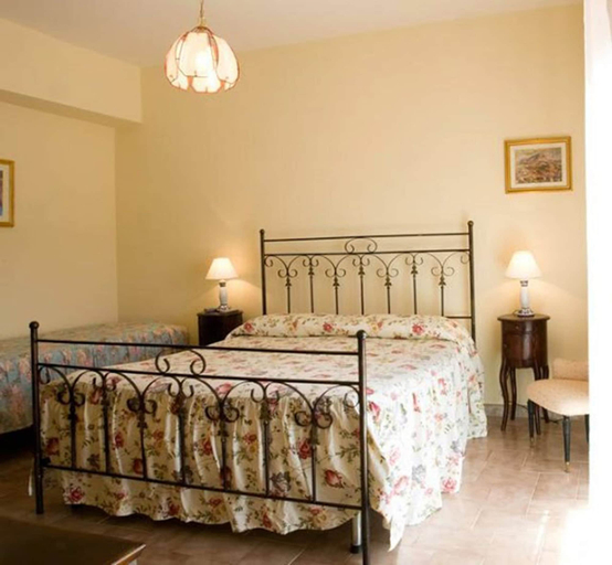 Bedroom 2, Bed & Breakfast Villa Flora, Salerno