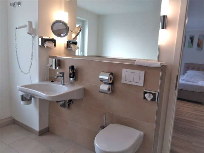 Bathroom 5, M&A Cityhotel Hildesheim, Hildesheim