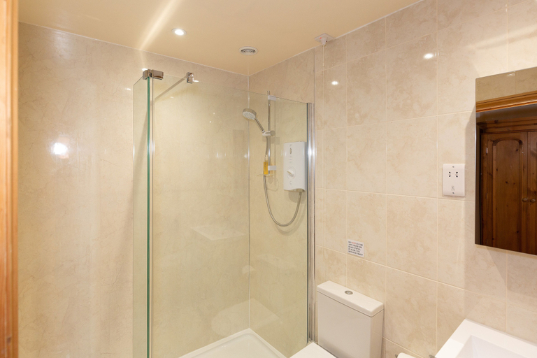 Bathroom 4, Church Farm Lodge, Northamptonshire