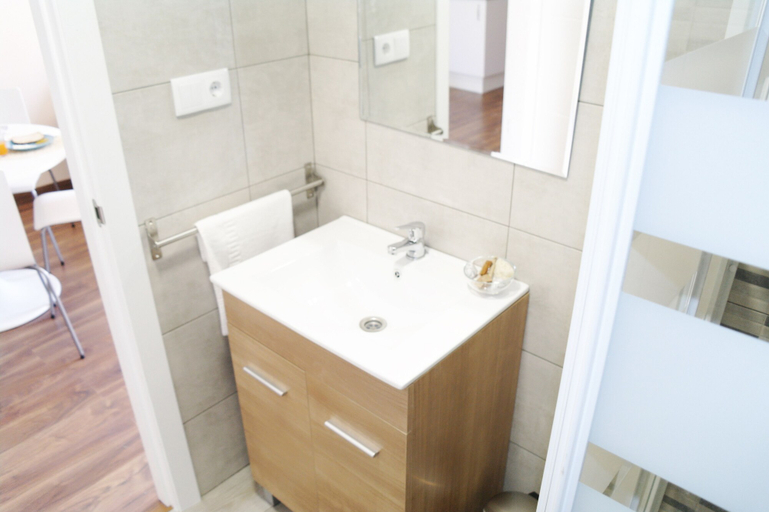Bathroom 2, Down Town 13 Apartments, Valencia