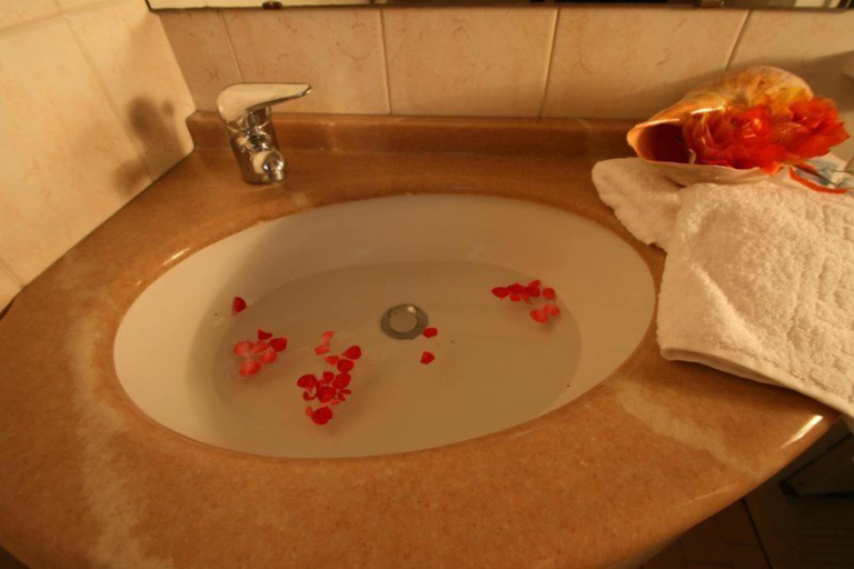 Bathroom 5, Hotel Oregon, Rimini