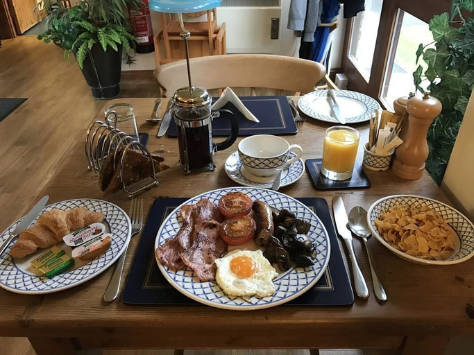 Food & Drinks 4, Church Farm Lodge, Northamptonshire