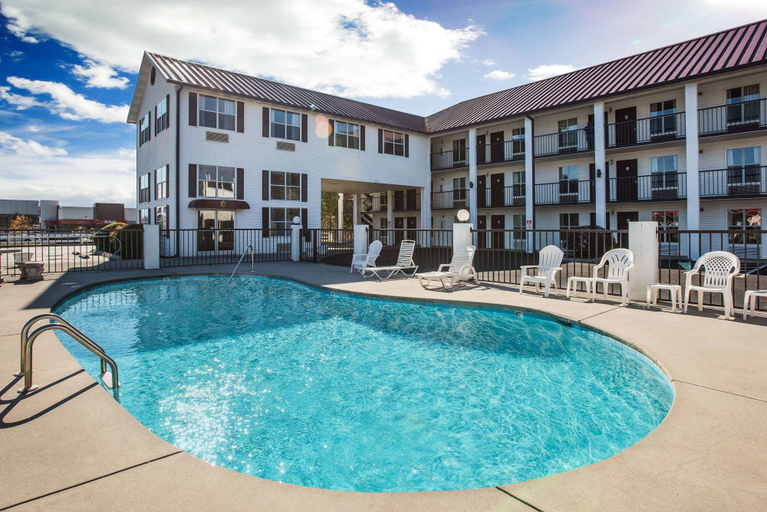 Sport & Beauty 5, Super 8 by Wyndham Sevierville Riverside, Sevier