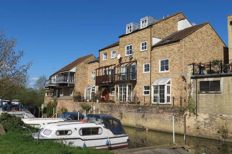 River Courtyard Apartment In The Heart Of Stneots, Cambridgeshire
