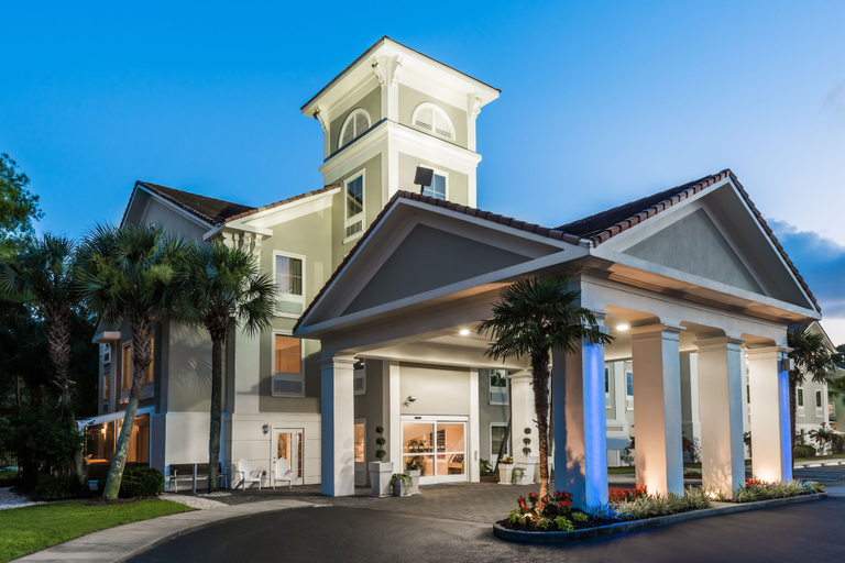 Exterior & Views