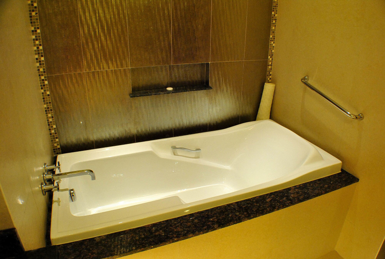 Bathroom 4, Hotel Elizabeth Cebu, Cebu City