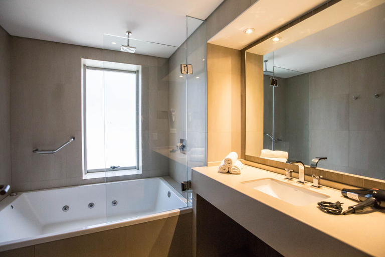 Bathroom 3, Hotel Bariloche Suites, Bariloche