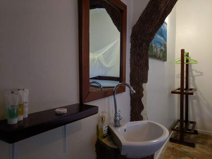 Bathroom 4, Casa Del Turista, Mbale