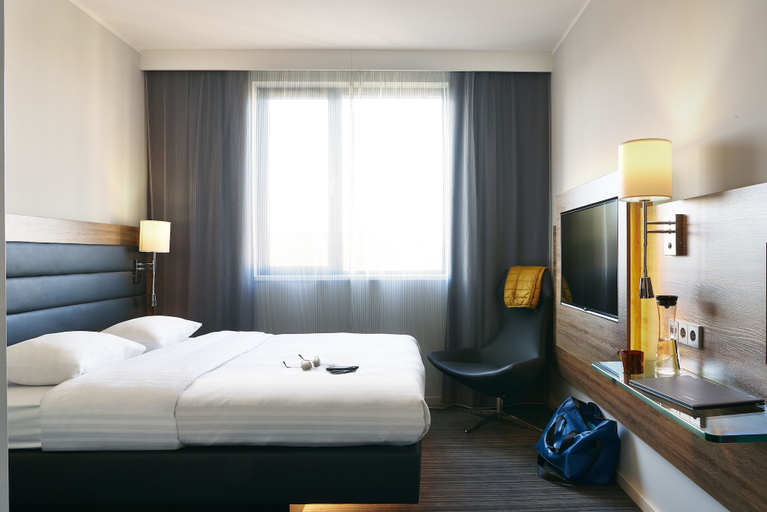 Bedroom 3, Moxy Paris Charles de Gaulle Airport, Val-d'Oise