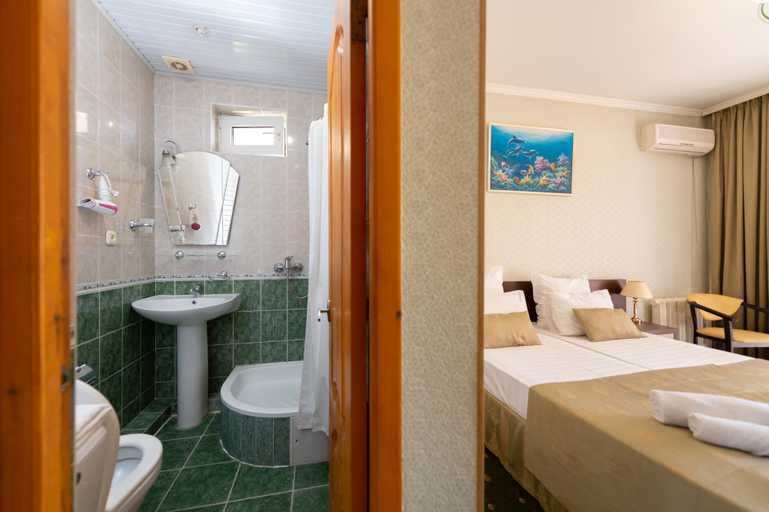 Bathroom 4, Hotel Sharm, Sochi gorsovet
