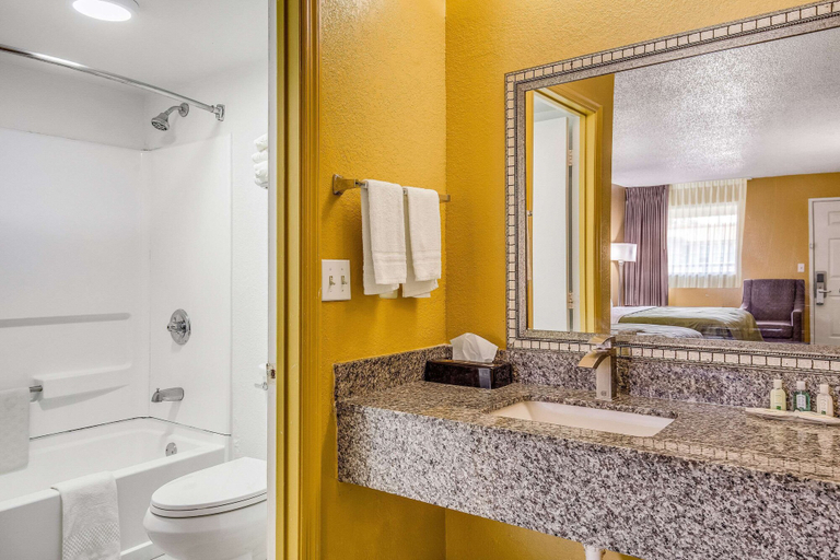 Bathroom 4, Quality Inn Mobile West Tillmans Corner, Mobile