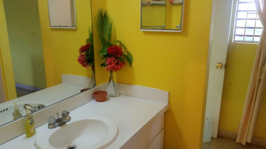 Bathroom, Holiday House at Villa Montego