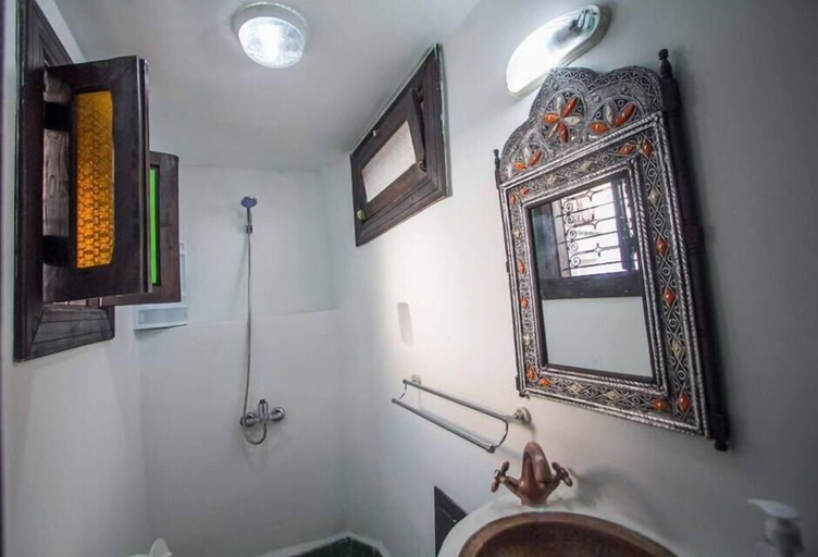 Bathroom 5, Dar Milouda Rcif, Fès