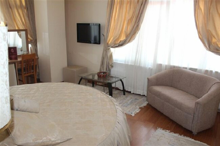Others 4, Grand Hotel Tesk, Merkez