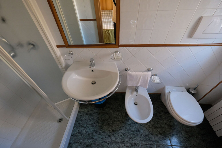 Bathroom, Hotel Pescofalcone, Pescara