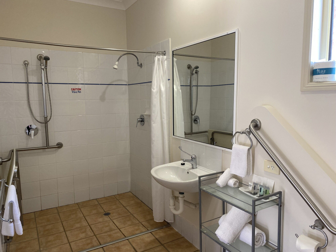 Bathroom 5, Dalby Mid Town Motor Inn, Dalby