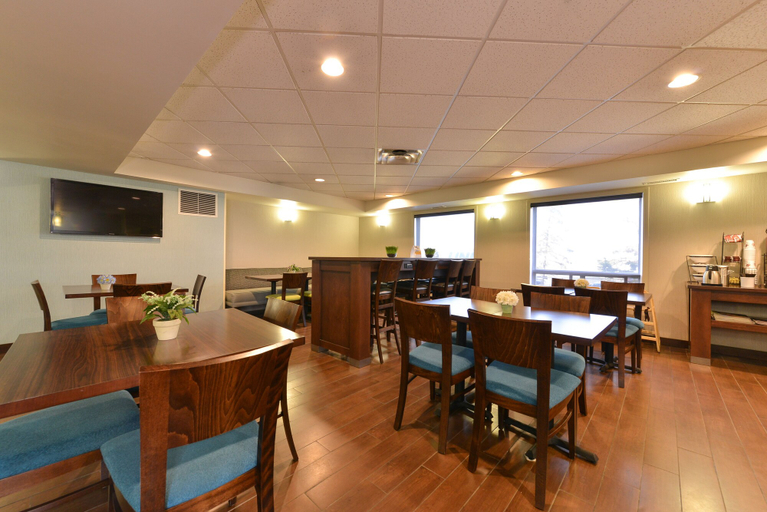 Food & Drinks 5, Comfort Inn & Suites Airport South, Division No. 6