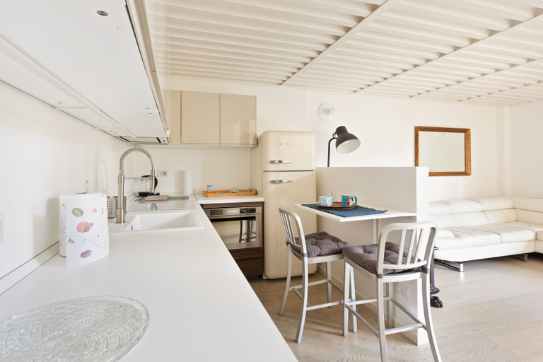 Others 5, Elegant Loft with balcony, Milano
