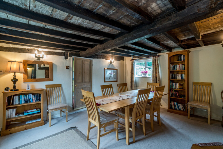 Others 5, Yew Tree Cottage- Sleeps 12, Garden & Pet-friendly, Milton Keynes