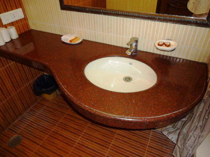 Bathroom 3, Hotel CJ International, Amritsar