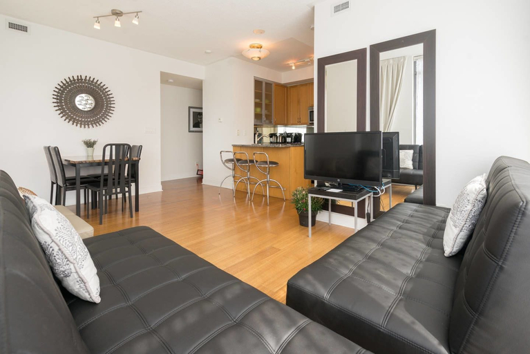 Others 4, Yorkville Fantasy Yonge & Bloor 2BR 2BT, Toronto
