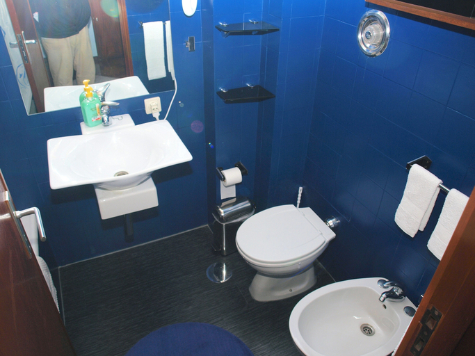 Bathroom 3, Residencial Faria Guimarães, Porto