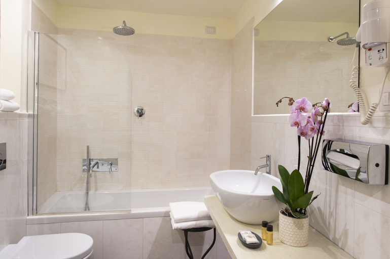 Bathroom 5, Hotel L' Antico Pozzo San Gimignano, Siena