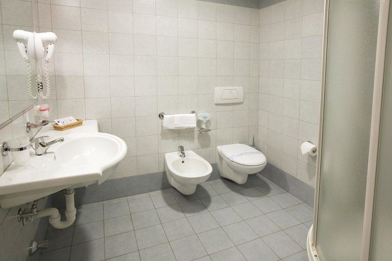 Bathroom 4, Hotel Gallia, Torino