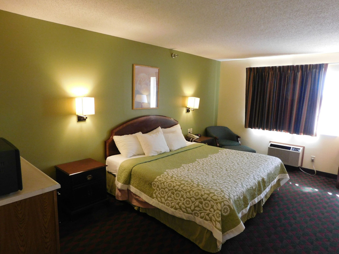 Bedroom 3, Days Inn by Wyndham Lexington NE, Dawson