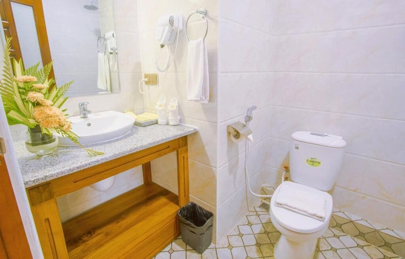 Bathroom 4, Mandalay Lodge Hotel, Mandalay