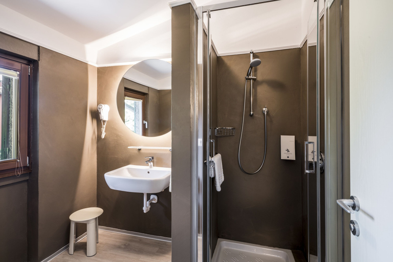 Bathroom 4, Hotel Dogana, Brescia