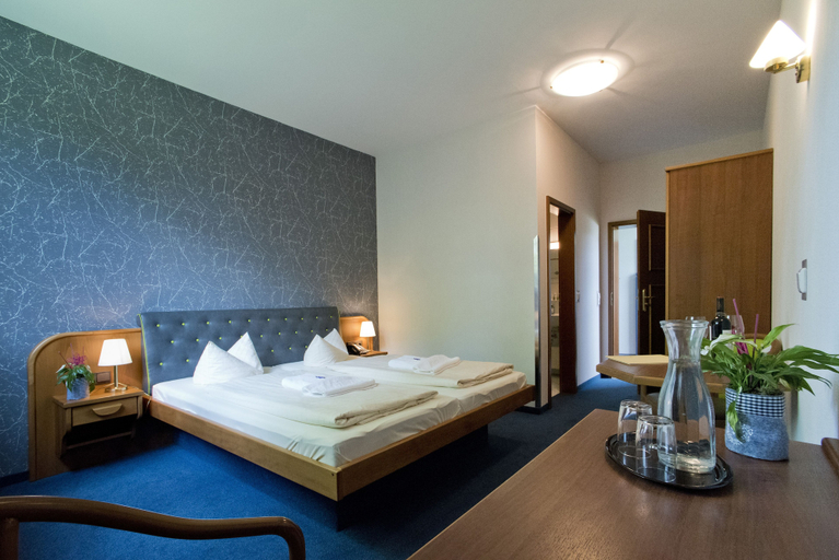 Bedroom 2, Rennsteighotel Herrnberger Hof, Sonneberg