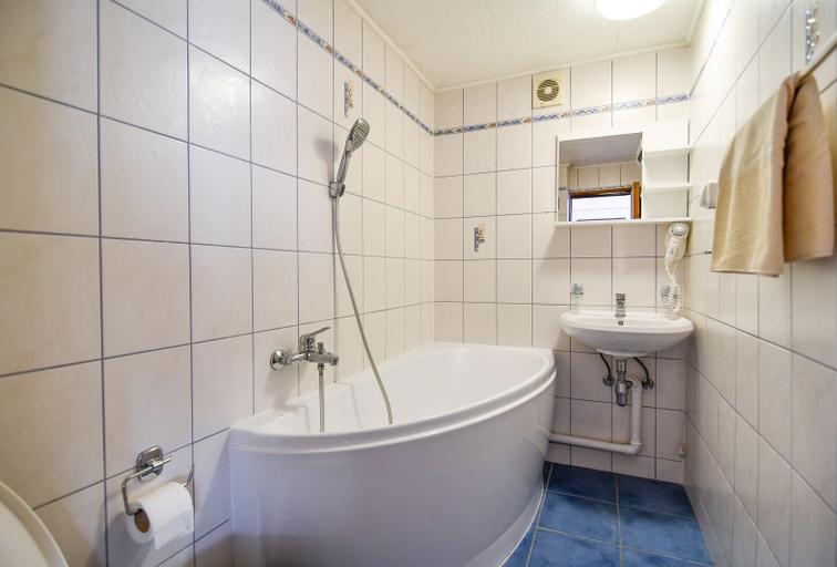 Bathroom 3, Botel Vodník, Praha 5