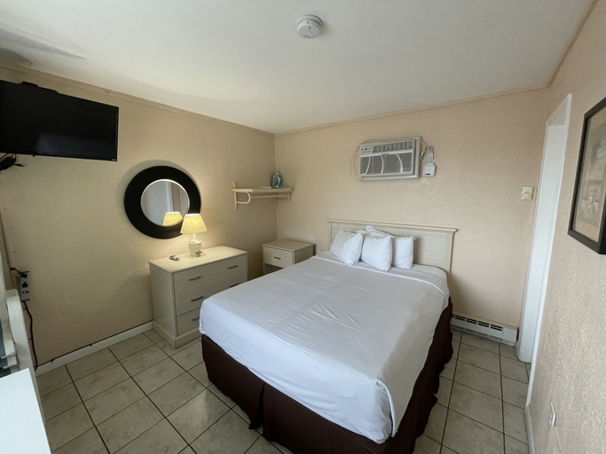 Bedroom 2, RusMar Motel, Cape May