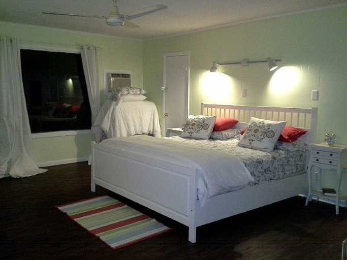 Bedroom 2, Constant-level Lake LBJ - 3 BR Sleep 12, Burnet