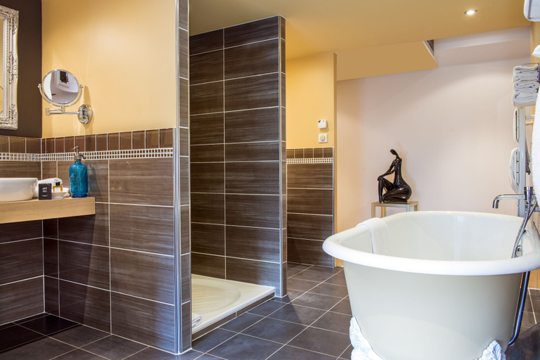Bathroom 4, Carrion Cuisine Hôtel & Spa, Saône-et-Loire