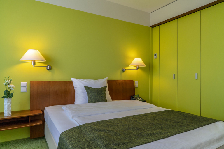 Bedroom 2, Globana Airport Hotel, Nordsachsen