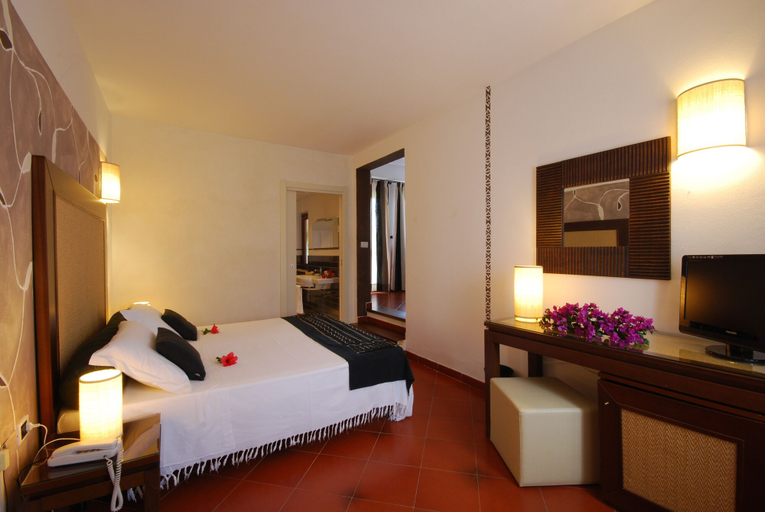 Bedroom 3, Cala Rosa Club Hotel, Sassari
