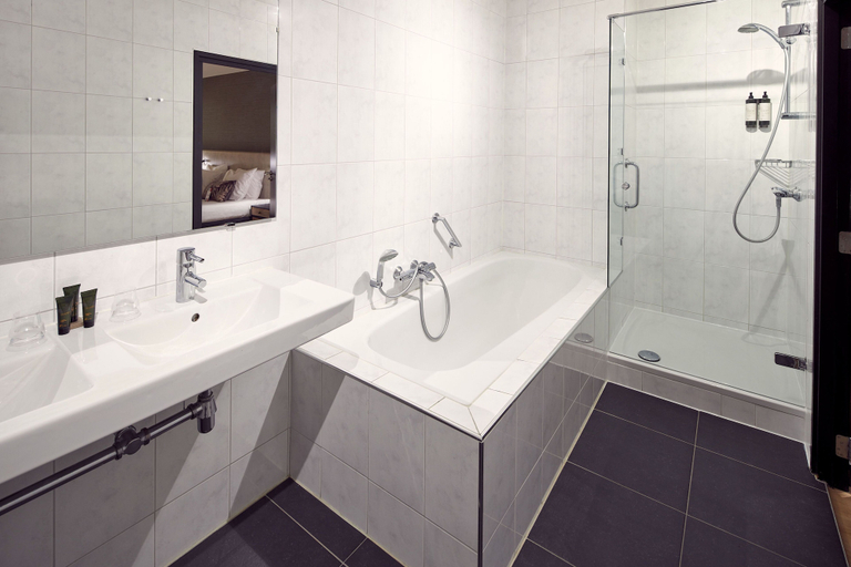 Bathroom 5, Van der Valk Hotel Arnhem, Arnhem