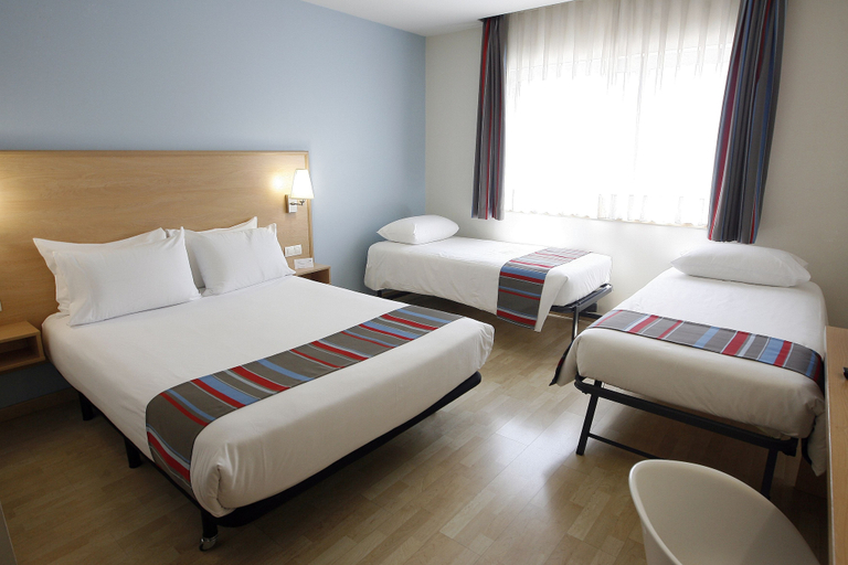 Bedroom 3, Travelodge Valencia Aeropuerto, Valencia