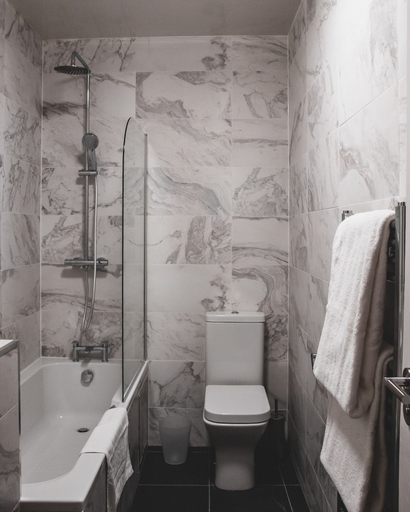 Bathroom 4, Keppel's Head Hotel, Portsmouth