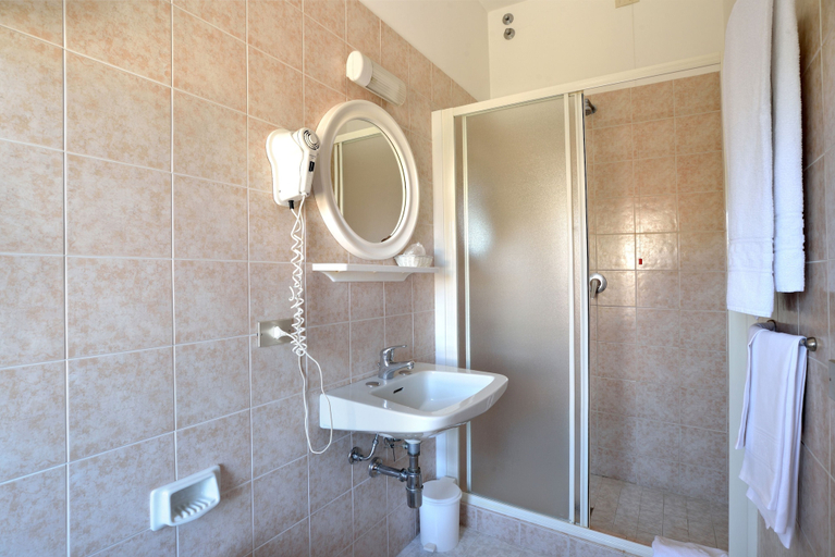 Bathroom 5, Hotel Ristorante Dante, Perugia