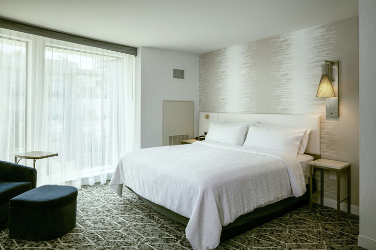 Bedroom 3, Hilton Garden Inn Seattle Bellevue Downtown, WA, King
