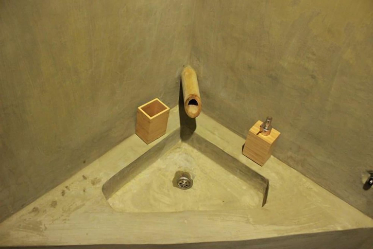 Bathroom 3, Vanpila, Khanthabouly