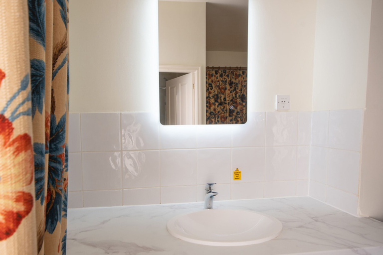 Bathroom 4, Roseleigh Guest House, Derbyshire