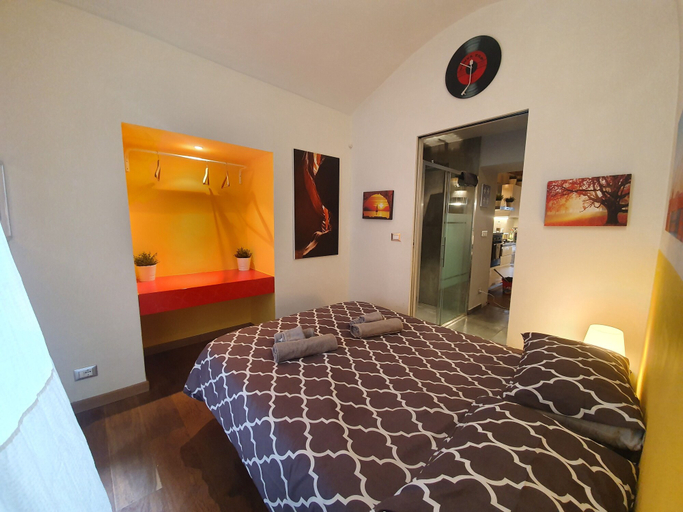 Room 5, Casa Carlino, Torino