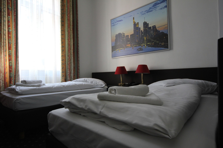 Bedroom 4, Hotel Carlton, Frankfurt am Main