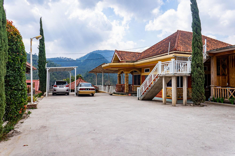 Exterior & Views 18