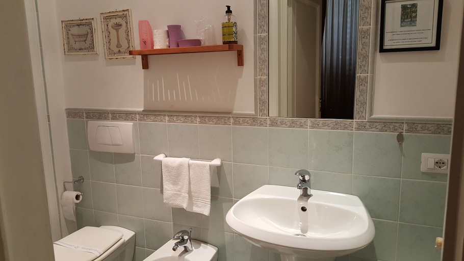 Bathroom 5, Villa Alle Rampe, Florence